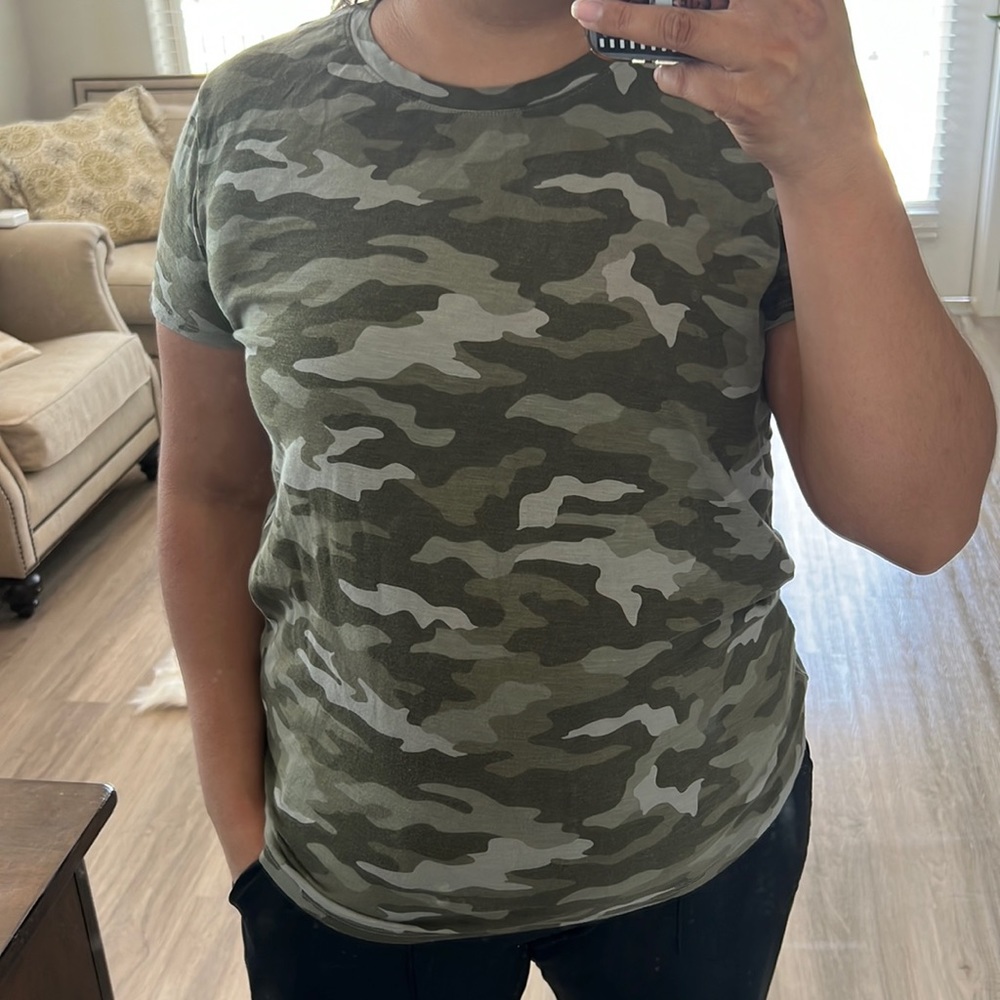 PINK camo T-shirt size large